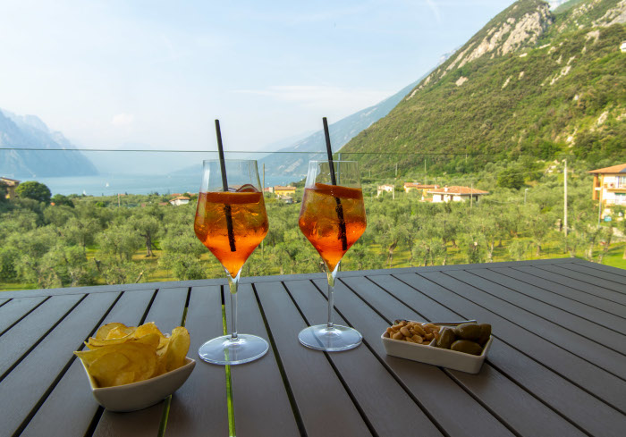 RESIDENCE MALCESINE Active & Family- Gardalake - Swimming pool and bar