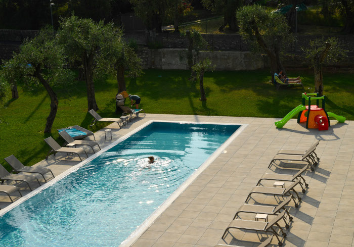 RESIDENCE MALCESINE Active & Family- Gardalake - Swimming pool and bar