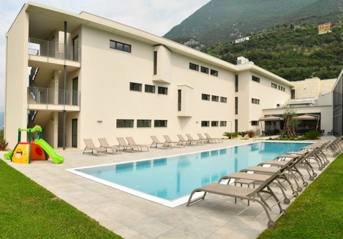 RESIDENCE MALCESINE Active & Family- Gardalake - Swimming pool and bar